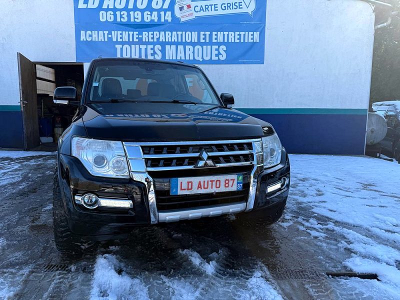 MITSUBISHI PAJERO 2015