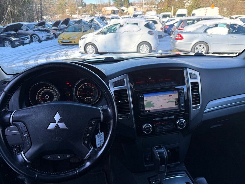 MITSUBISHI PAJERO 2015