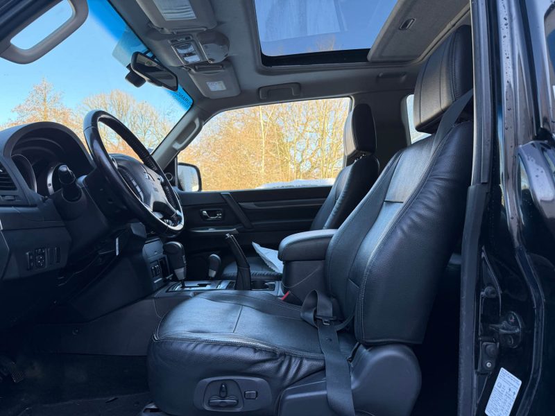 MITSUBISHI PAJERO 2015