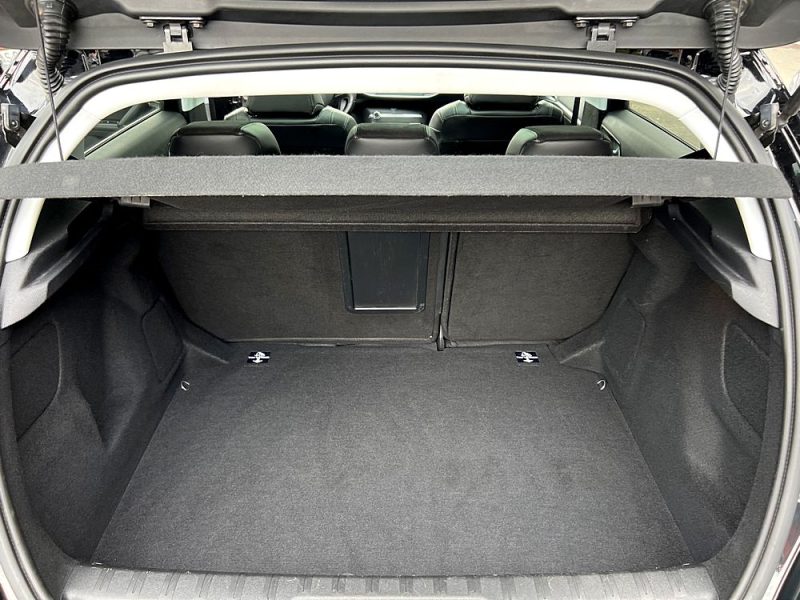 PEUGEOT 308 II FELINE 1.2 130 Cv PREMIERE MAIN / KEYLESS CAMERA TOIT PANO CRIT AIR 1 - GARANTIE 1 AN