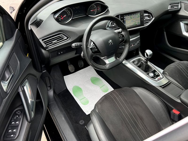 PEUGEOT 308 II FELINE 1.2 130 Cv PREMIERE MAIN / KEYLESS CAMERA TOIT PANO CRIT AIR 1 - GARANTIE 1 AN