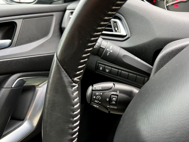 PEUGEOT 308 II FELINE 1.2 130 Cv PREMIERE MAIN / KEYLESS CAMERA TOIT PANO CRIT AIR 1 - GARANTIE 1 AN