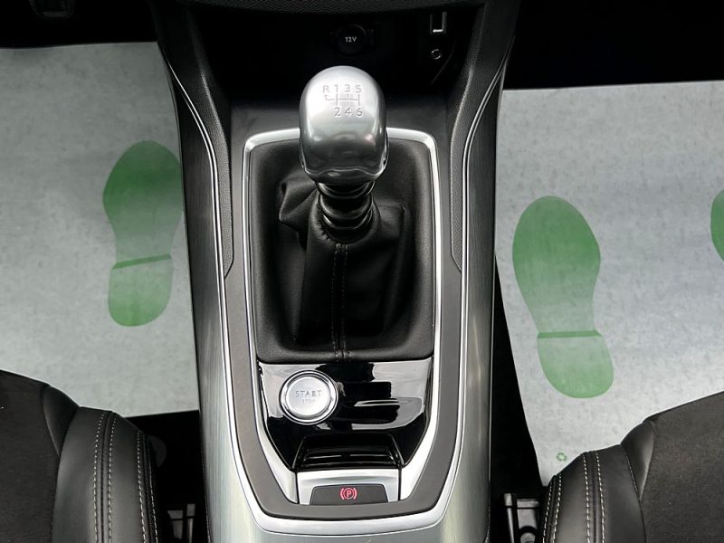 PEUGEOT 308 II FELINE 1.2 130 Cv PREMIERE MAIN / KEYLESS CAMERA TOIT PANO CRIT AIR 1 - GARANTIE 1 AN