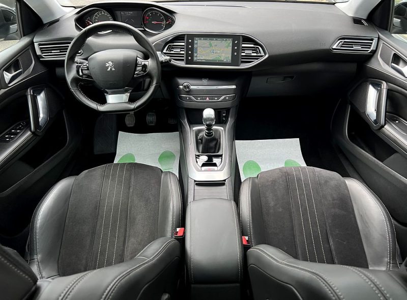 PEUGEOT 308 II FELINE 1.2 130 Cv PREMIERE MAIN / KEYLESS CAMERA TOIT PANO CRIT AIR 1 - GARANTIE 1 AN