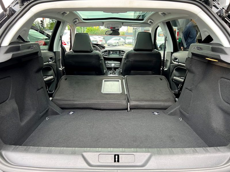 PEUGEOT 308 II FELINE 1.2 130 Cv PREMIERE MAIN / KEYLESS CAMERA TOIT PANO CRIT AIR 1 - GARANTIE 1 AN