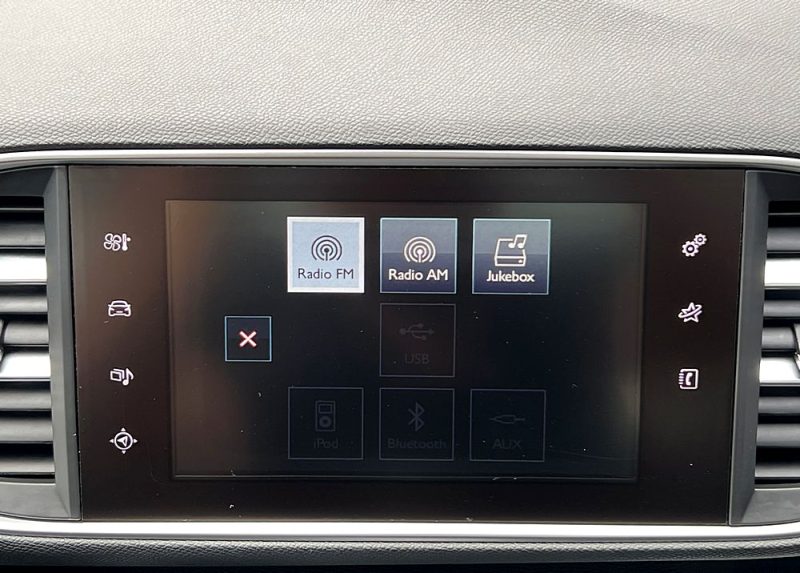 PEUGEOT 308 II FELINE 1.2 130 Cv PREMIERE MAIN / KEYLESS CAMERA TOIT PANO CRIT AIR 1 - GARANTIE 1 AN