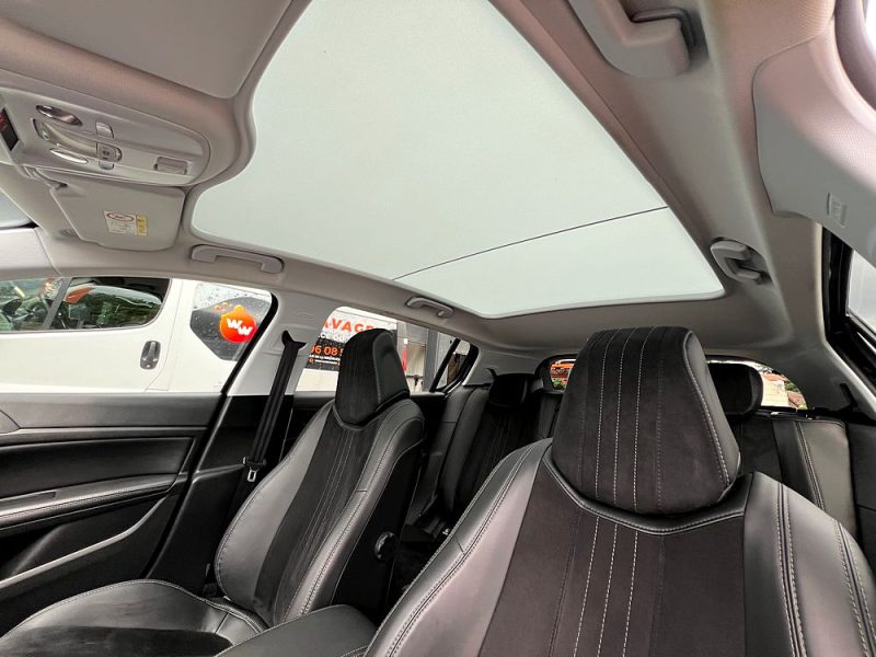 PEUGEOT 308 II FELINE 1.2 130 Cv PREMIERE MAIN / KEYLESS CAMERA TOIT PANO CRIT AIR 1 - GARANTIE 1 AN