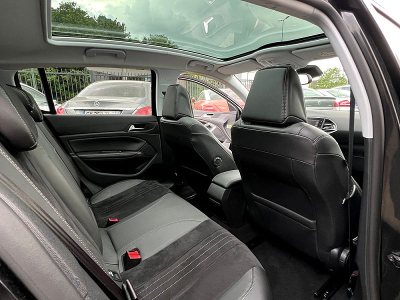 PEUGEOT 308 II FELINE 1.2 130 Cv PREMIERE MAIN / KEYLESS CAMERA TOIT PANO CRIT AIR 1 - GARANTIE 1 AN
