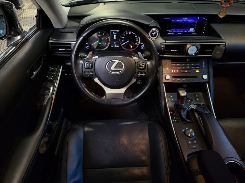 LEXUS IS300H 2019B