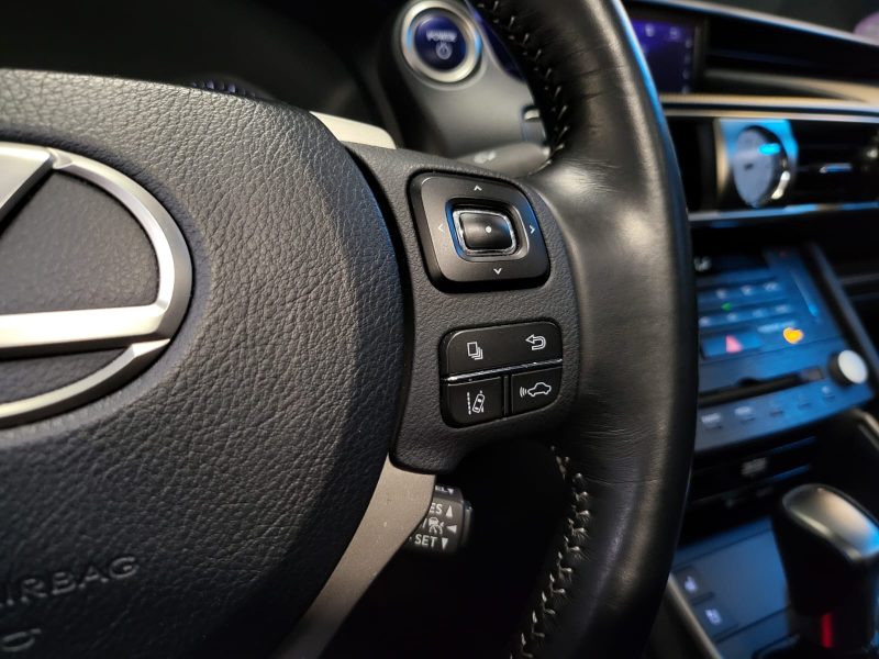 LEXUS IS300H 2019B