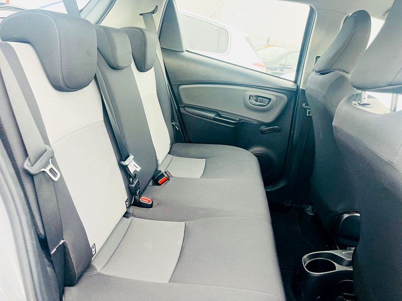 TOYOTA YARIS HYBRID BUSINESS 1.5 100H