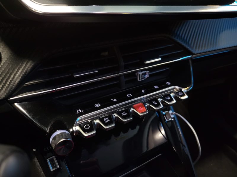 PEUGEOT 2008 1.5 BLUE HDI 130 Cv ALLURE / VIRTUAL COCKPIT / CAMERA DE RECUL / REGULATEUR ADAPTATIF /