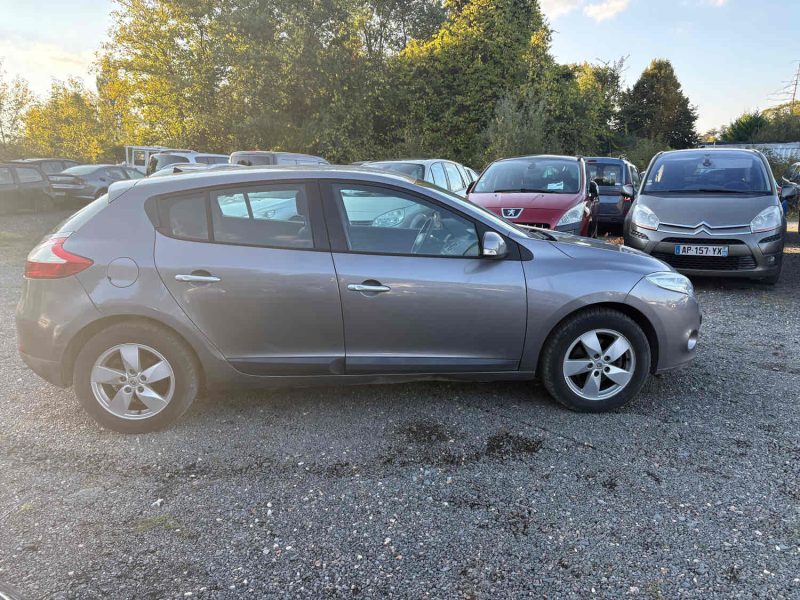 RENAULT MEGANE III 5 portes 1.5 dCi 110Cv distribution NEUF garantie 12MOIS