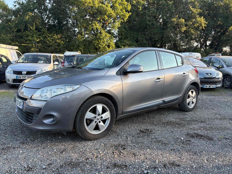 RENAULT MEGANE III 5 portes 1.5 dCi 110Cv distribution NEUF garantie 12MOIS