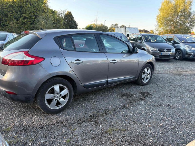 RENAULT MEGANE III 5 portes 1.5 dCi 110Cv distribution NEUF garantie 12MOIS