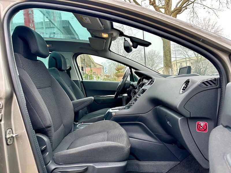 PEUGEOT 5008 1.6 BlueHDI 120 ALLURE EAT6 7 Places