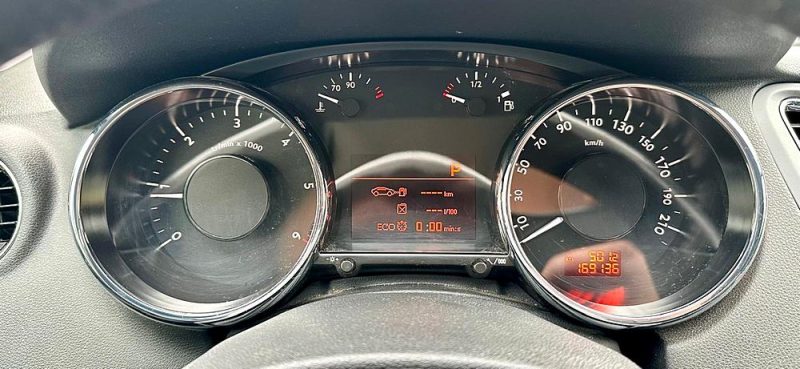 PEUGEOT 5008 1.6 BlueHDI 120 ALLURE EAT6 7 Places