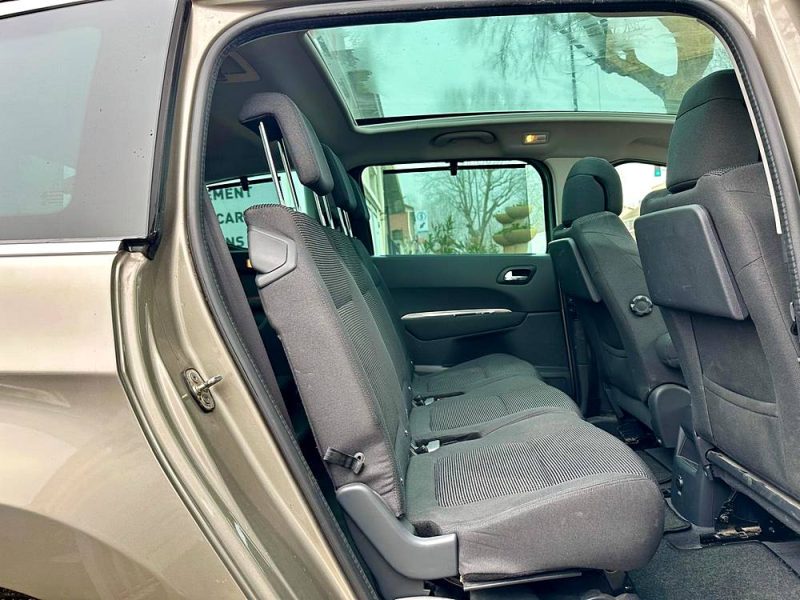 PEUGEOT 5008 1.6 BlueHDI 120 ALLURE EAT6 7 Places