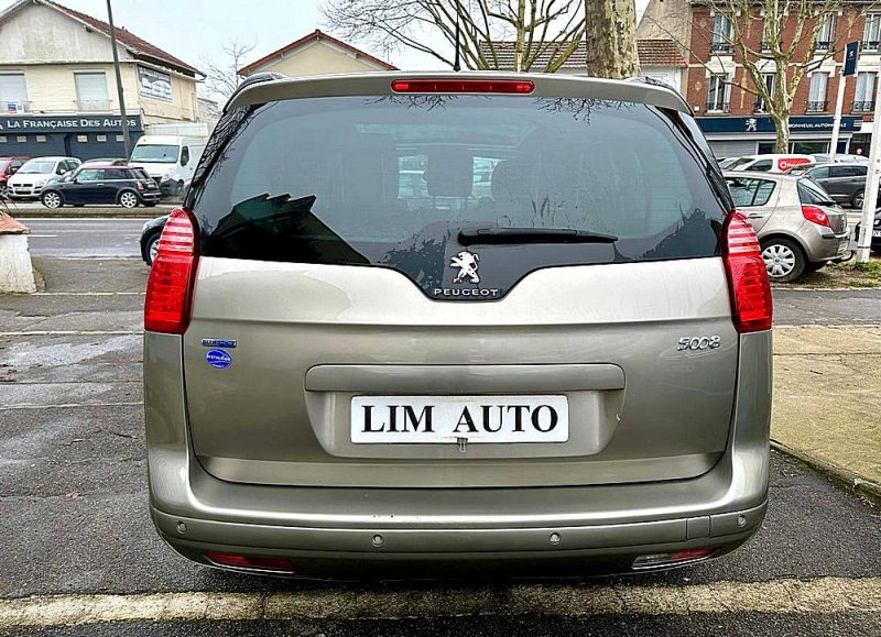 PEUGEOT 5008 1.6 BlueHDI 120 ALLURE EAT6 7 Places