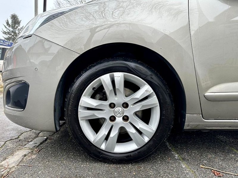 PEUGEOT 5008 1.6 BlueHDI 120 ALLURE EAT6 7 Places