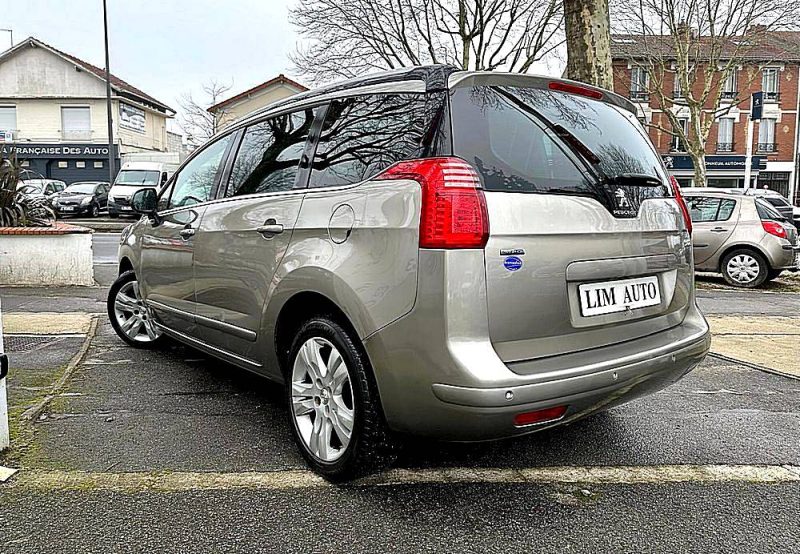 PEUGEOT 5008 1.6 BlueHDI 120 ALLURE EAT6 7 Places