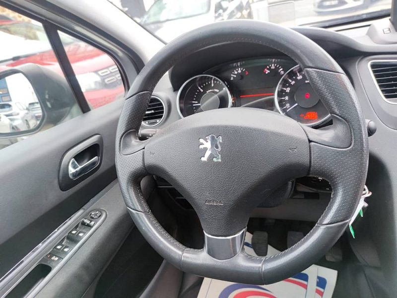 PEUGEOT 5008 Style 7pl 1.6 HDi 112ch