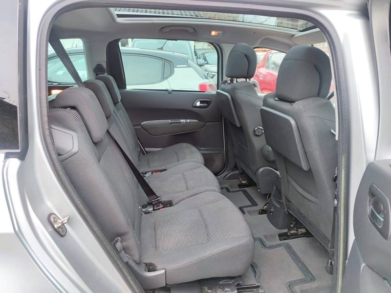 PEUGEOT 5008 Style 7pl 1.6 HDi 112ch