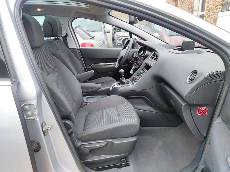 PEUGEOT 5008 Style 7pl 1.6 HDi 112ch