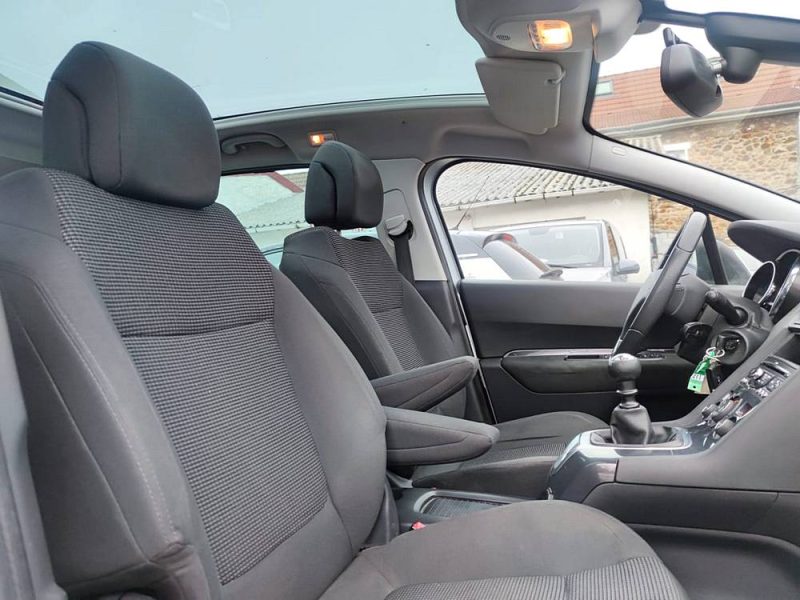 PEUGEOT 5008 Style 7pl 1.6 HDi 112ch