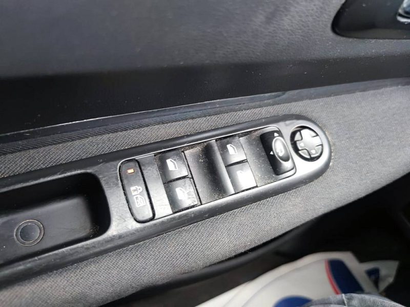 PEUGEOT 5008 Style 7pl 1.6 HDi 112ch