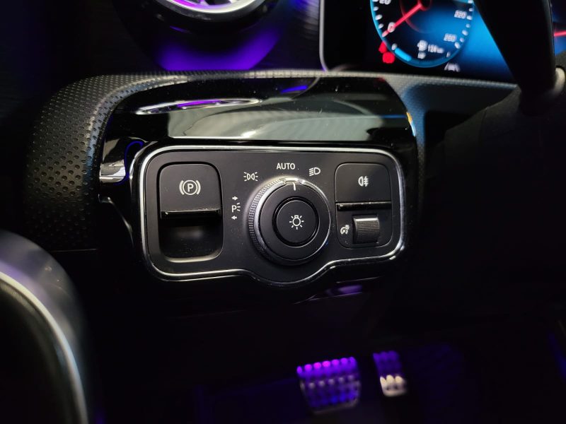 MERCEDES CLASSE A 200 163cv AMG LINE / SUIVI COMPLET MERCEDES / SIEGES ELECTRIQUES / TOIT OUVRANT / 