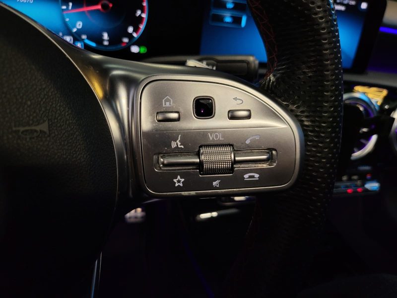 MERCEDES CLASSE A 200 163cv AMG LINE / SUIVI COMPLET MERCEDES / SIEGES ELECTRIQUES / TOIT OUVRANT / 