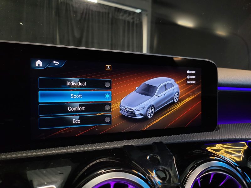 MERCEDES CLASSE A 200 163cv AMG LINE / SUIVI COMPLET MERCEDES / SIEGES ELECTRIQUES / TOIT OUVRANT / 