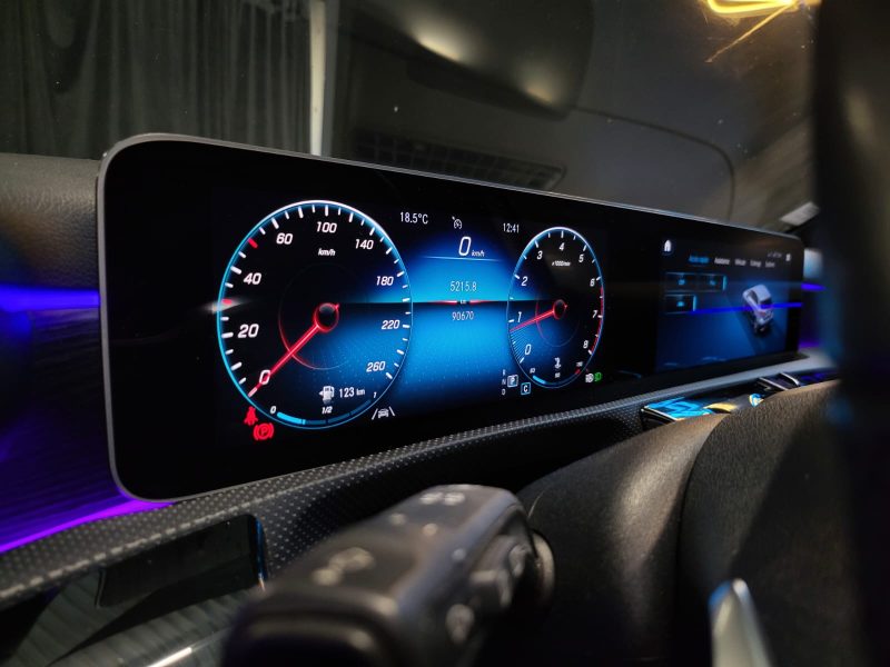 MERCEDES CLASSE A 200 163cv AMG LINE / SUIVI COMPLET MERCEDES / SIEGES ELECTRIQUES / TOIT OUVRANT / 