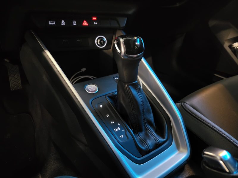 AUDI A1 30 TFSI 116cv DESIGN LUXE / SIEGES CHAUFFANTS + CARPLAY + CAMERA DE RECUL + VIRTUAL COCKPIT 