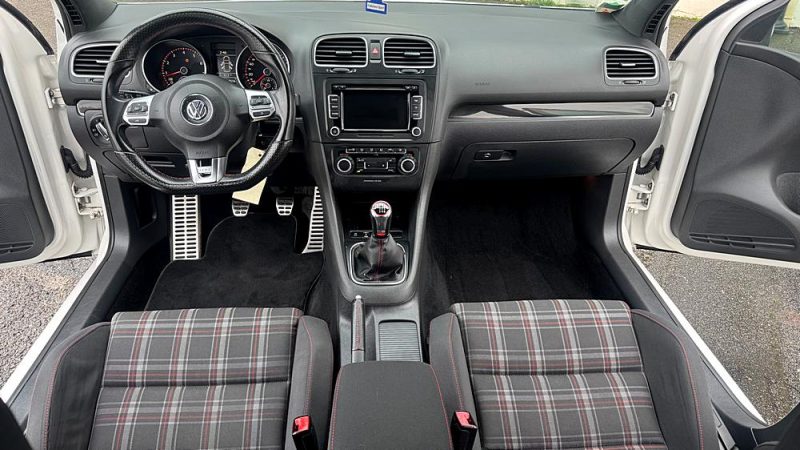 VOLKSWAGEN GOLF 2010