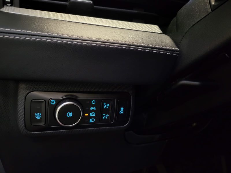 FORD MUSTANG MACH-E 269cv STANDARD RANGE PREMIUM RWD / 1ERE MAIN / PACK TECHNOLOGIQUE + / SIEGES ELE