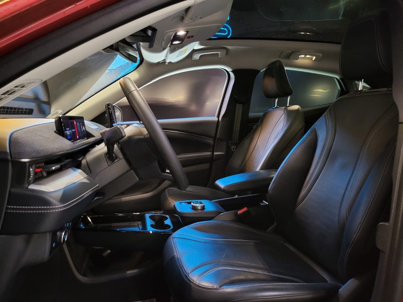 FORD MUSTANG MACH-E 269cv STANDARD RANGE PREMIUM RWD / 1ERE MAIN / PACK TECHNOLOGIQUE + / SIEGES ELE