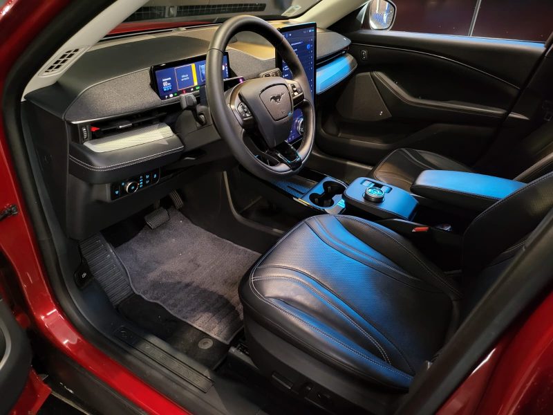 FORD MUSTANG MACH-E 269cv STANDARD RANGE PREMIUM RWD / 1ERE MAIN / PACK TECHNOLOGIQUE + / SIEGES ELE