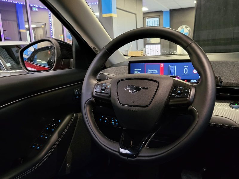 FORD MUSTANG MACH-E 269cv STANDARD RANGE PREMIUM RWD / 1ERE MAIN / PACK TECHNOLOGIQUE + / SIEGES ELE