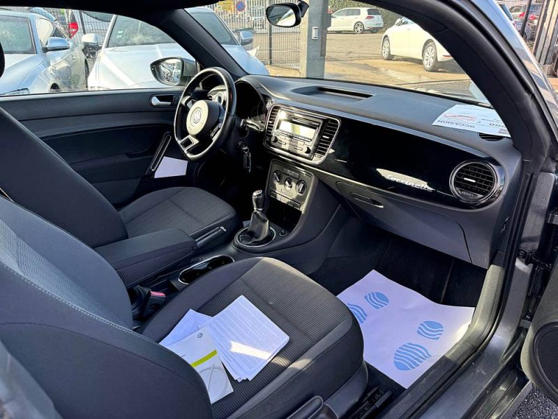 VOLKSWAGEN BEETLE 2015