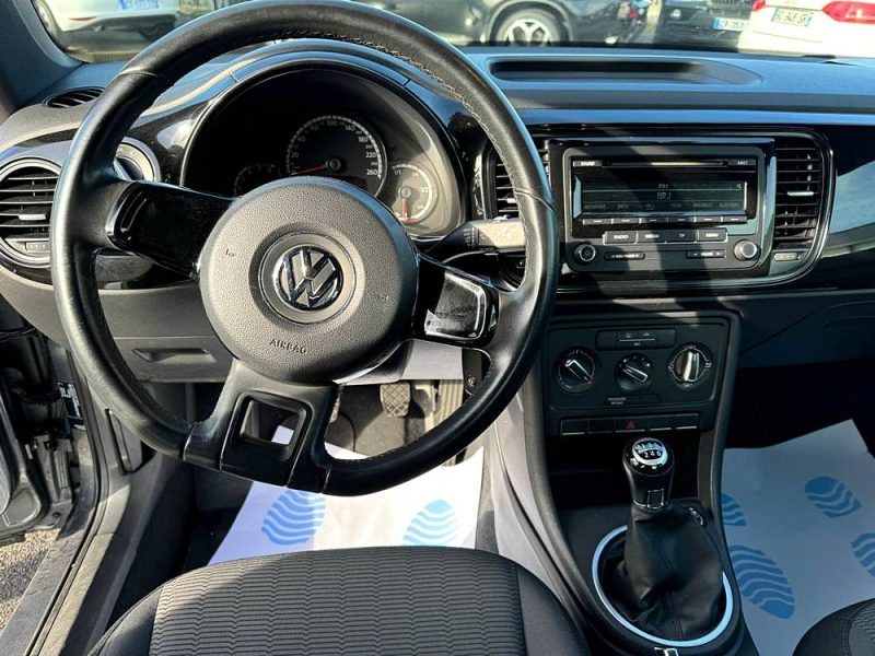 VOLKSWAGEN BEETLE 2015