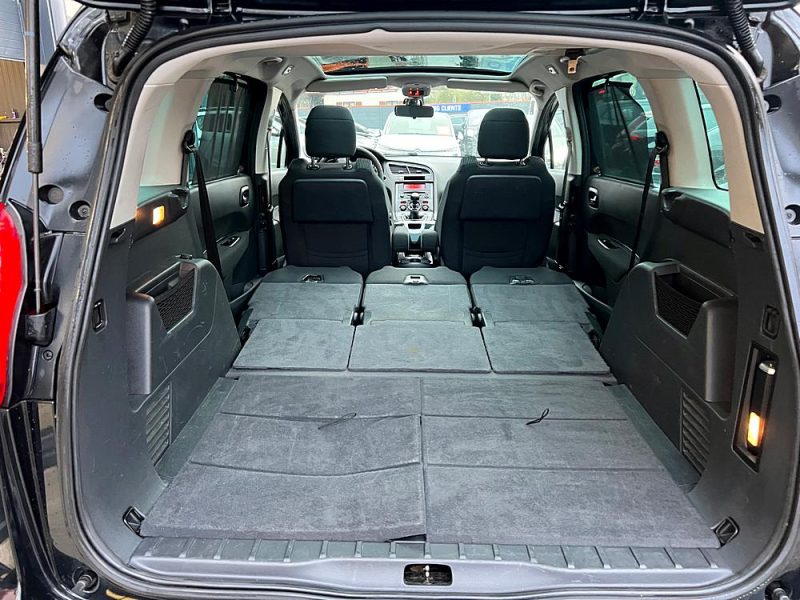 PEUGEOT 5008 PREMIUM 1.6 HDI 112 Cv TOIT PANORAMIQUE REGULATEUR BLUETOOTH CRIT AIR 2 - GARANTIE 1 AN