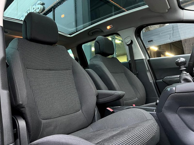 PEUGEOT 5008 PREMIUM 1.6 HDI 112 Cv TOIT PANORAMIQUE REGULATEUR BLUETOOTH CRIT AIR 2 - GARANTIE 1 AN