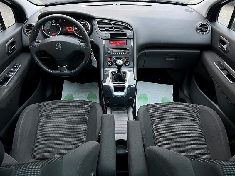 PEUGEOT 5008 PREMIUM 1.6 HDI 112 Cv TOIT PANORAMIQUE REGULATEUR BLUETOOTH CRIT AIR 2 - GARANTIE 1 AN