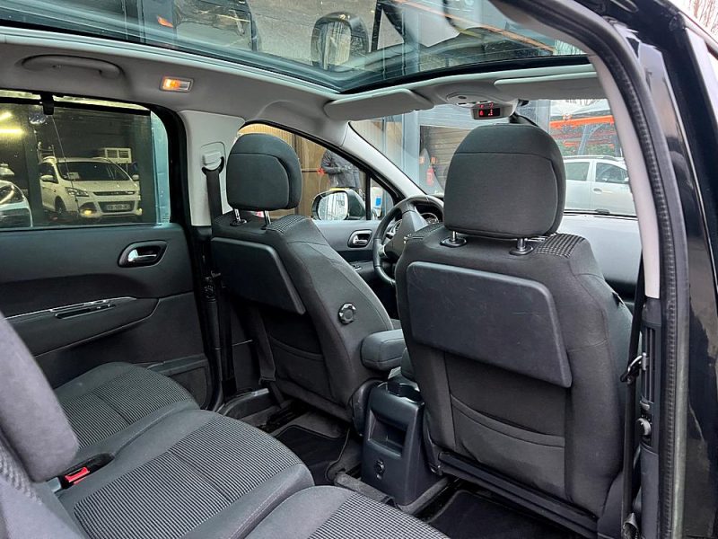 PEUGEOT 5008 PREMIUM 1.6 HDI 112 Cv TOIT PANORAMIQUE REGULATEUR BLUETOOTH CRIT AIR 2 - GARANTIE 1 AN