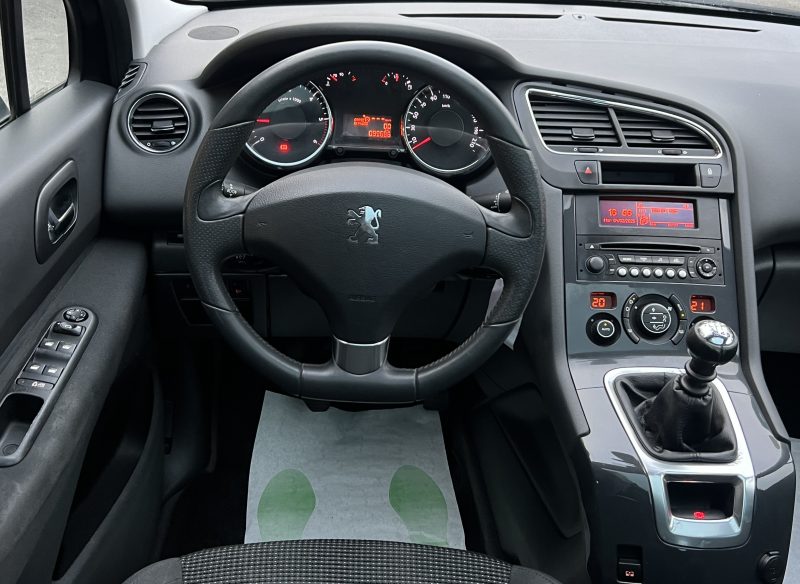 PEUGEOT 5008 PREMIUM 1.6 HDI 112 Cv TOIT PANORAMIQUE REGULATEUR BLUETOOTH CRIT AIR 2 - GARANTIE 1 AN