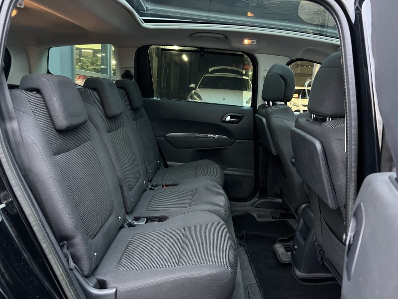 PEUGEOT 5008 PREMIUM 1.6 HDI 112 Cv TOIT PANORAMIQUE REGULATEUR BLUETOOTH CRIT AIR 2 - GARANTIE 1 AN