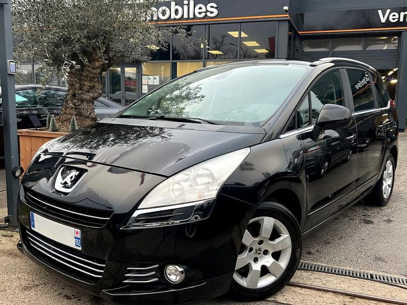 PEUGEOT 5008 PREMIUM 1.6 HDI 112 Cv TOIT PANORAMIQUE REGULATEUR BLUETOOTH CRIT AIR 2 - GARANTIE 1 AN