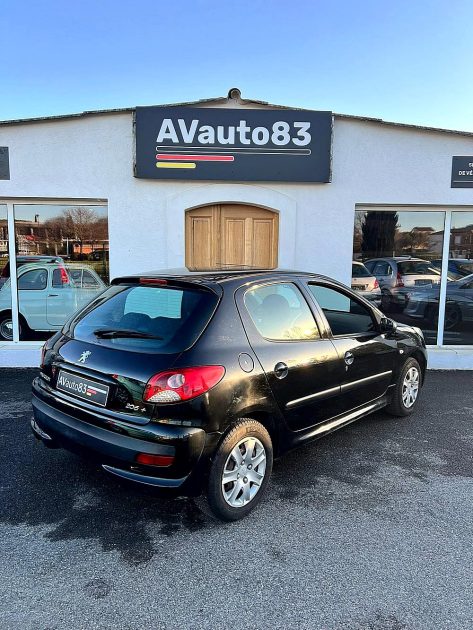 PEUGEOT 206+ 2011 1.1 60cv Urban / CT OK / Distribution Neuve / CT OK 